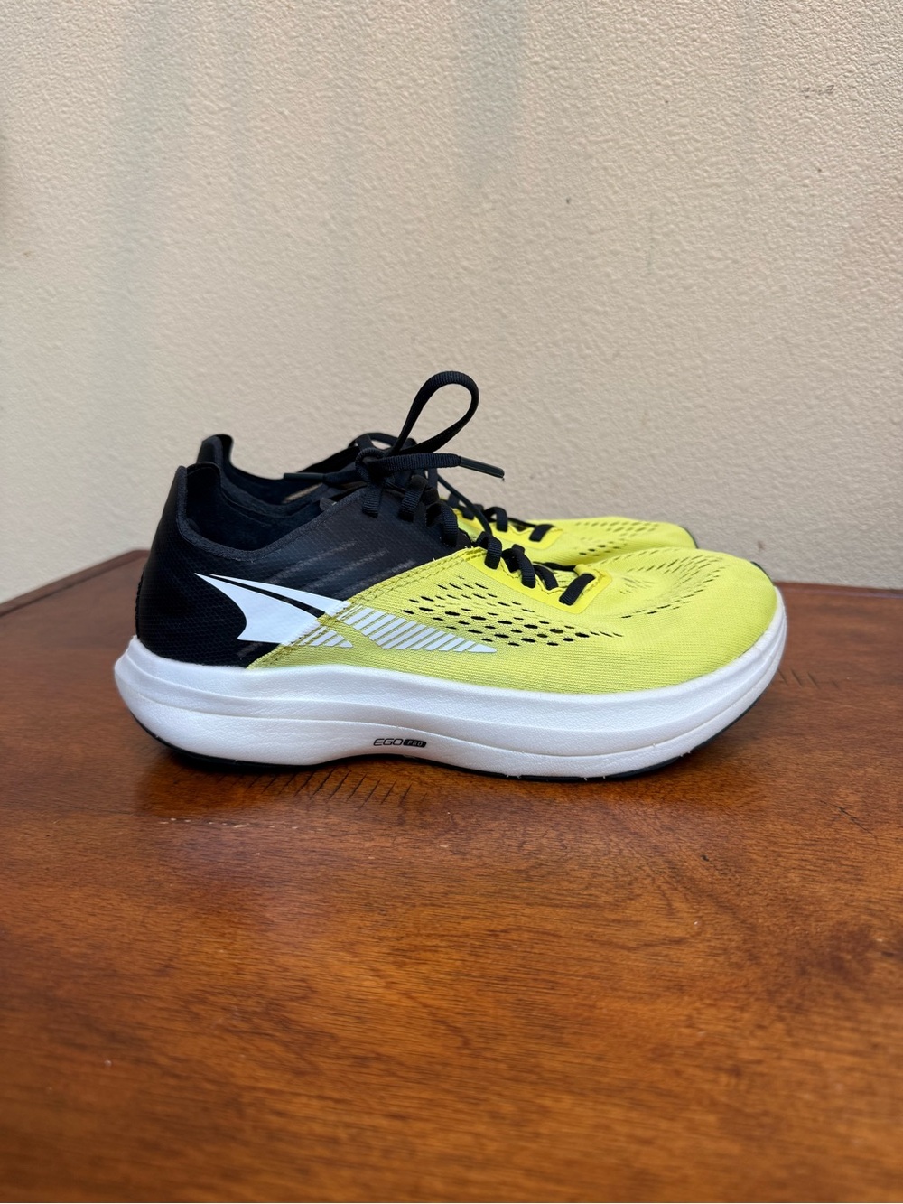 Altra Vanish Carbon Black Yellow Shoes Women's Size 7